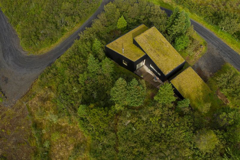 Thingvallavatn House in Iceland Features Green Roof to Adapt with Natural Surroundings 