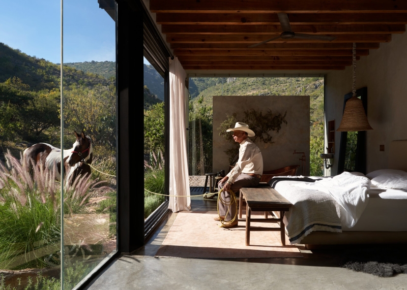 Casa Etérea Off-Grid Glass House Blends Into the Slopes of an Extinct Volcano