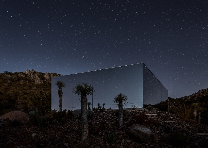 Casa Etérea Off-Grid Glass House Blends Into the Slopes of an Extinct Volcano