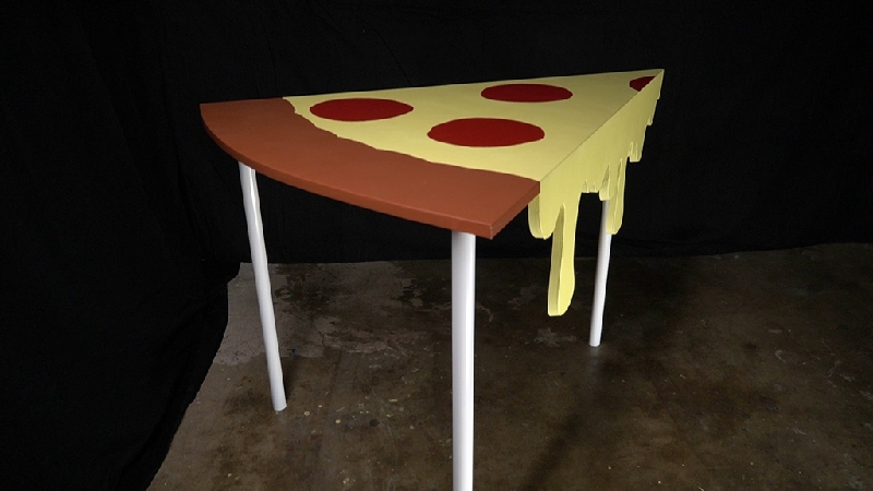 This DIY Giant Pizza Table can be Made in 13 Easy Steps