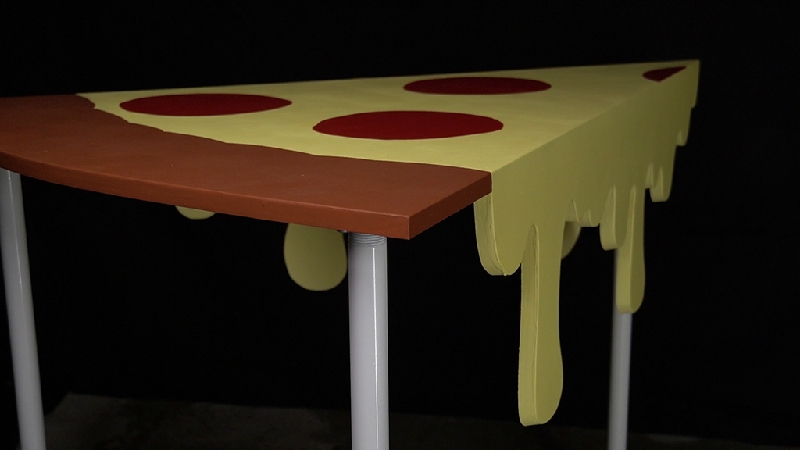 This DIY Giant Pizza Table can be Made in 13 Easy Steps