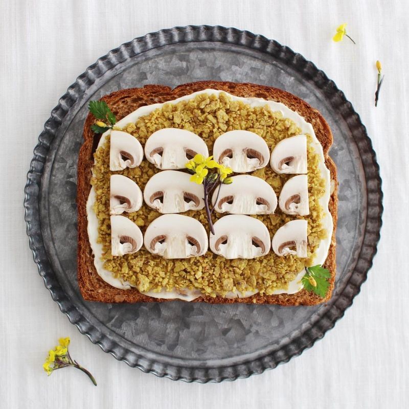 Japanese food artist and designer Manami Sasaki loves art and this is clearly visible in her amazing toast creations that she has created during the pandemic peri