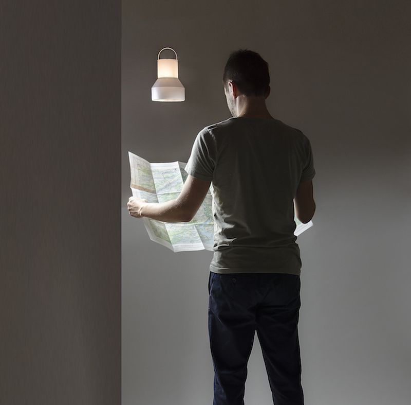 Low Gravity Flying Lamp