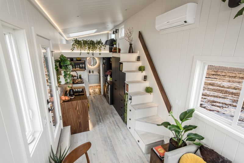 This Custom Tiny House Features a Floor-To-Ceiling Glass Wall