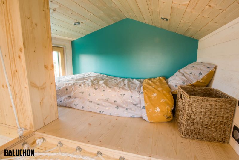 This Tiny House Features Netted Floor to Connect Loft Bedrooms