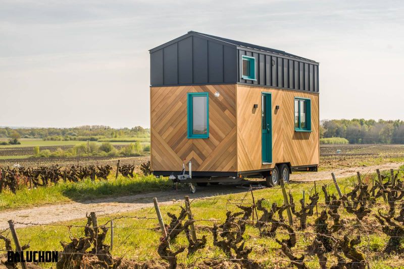 This Tiny House Features Netted Floor to Connect Loft Bedrooms