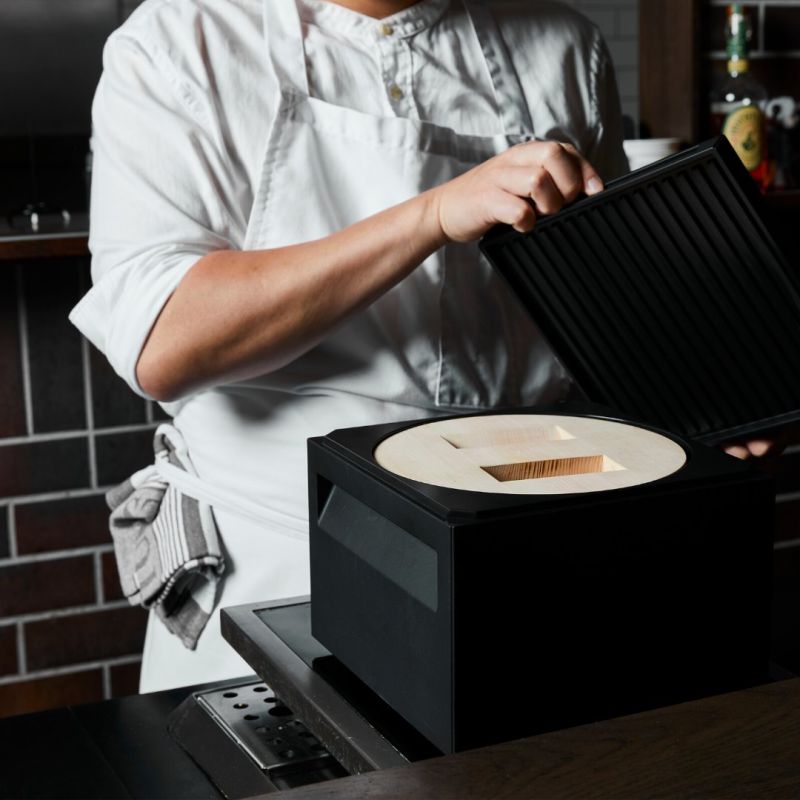 ANAORI kakugama is Cube-Shaped Cooking Pot made of Carbon Graphite