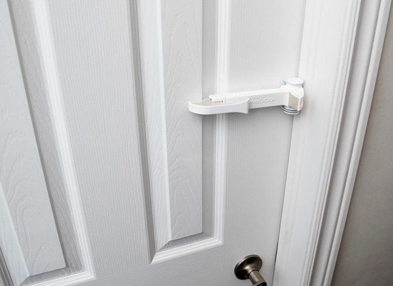 DOORWING Adjustable Door Lock Prevents Door Accidents at Home