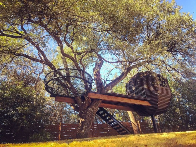 Gibbs Hollow Treehouse in Austin, TX Blends Perfectly With Nature