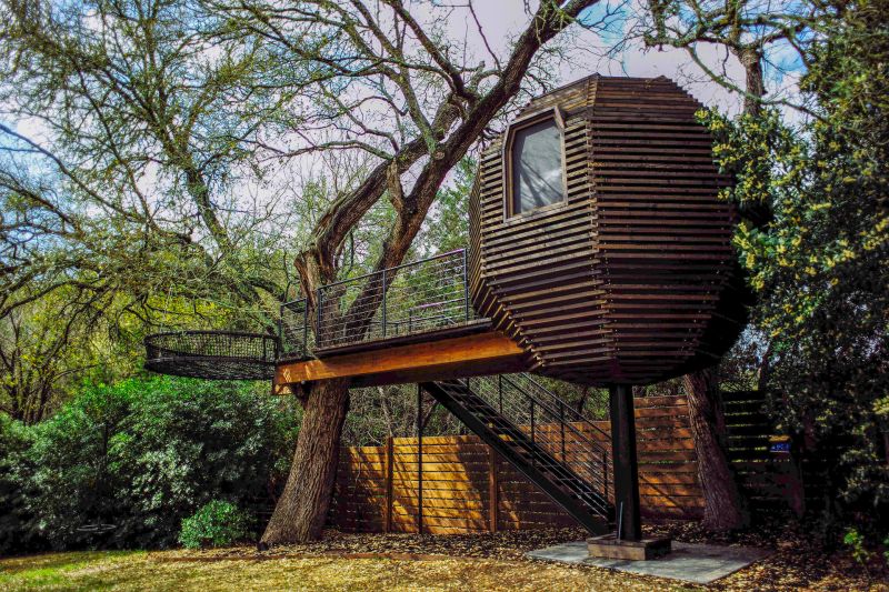 Gibbs Hollow Treehouse in Austin, TX Perfectly Blends into Nature