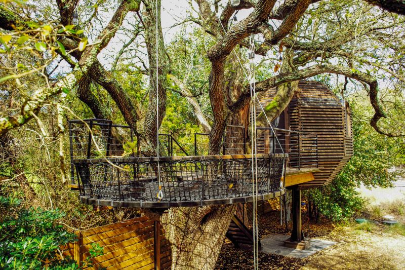 Gibbs Hollow Treehouse in Austin, TX Perfectly Blends into Nature