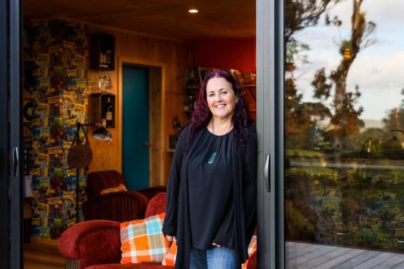 Kiwi Woman Builds Off-Grid Shipping Container Home