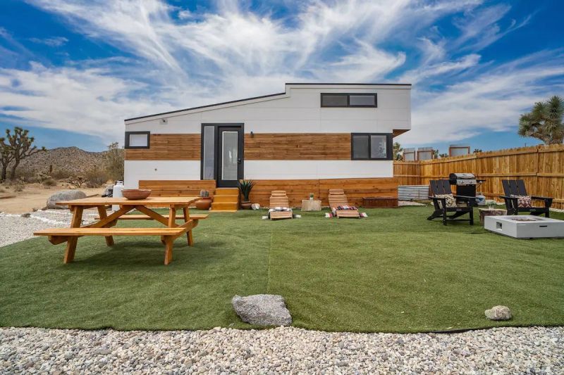 10+ Unique Tiny House Airbnb Rentals in California