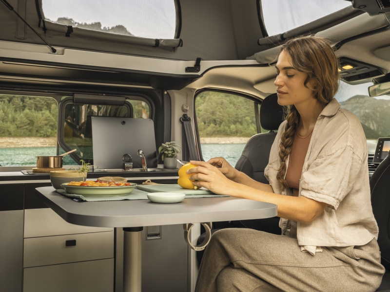 Renault SpaceNomad Comes With a Pop-off Roof, Two Beds, and Full Kitchen 