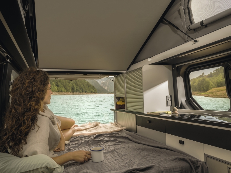 Renault SpaceNomad Comes With a Pop-off Roof, Two Beds, and Full Kitchen 