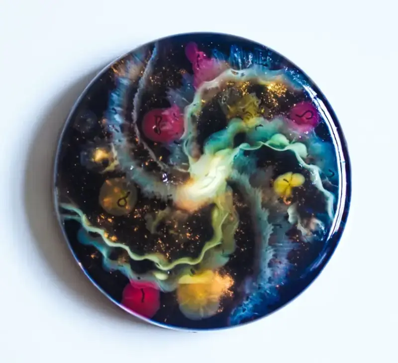 The Cosmos Jelly Cake Mirrors the Mesmerizing Milky Way