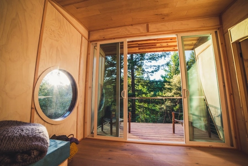 This Treehouse Uses Ceramic Dinner Plate for Roof Shingles