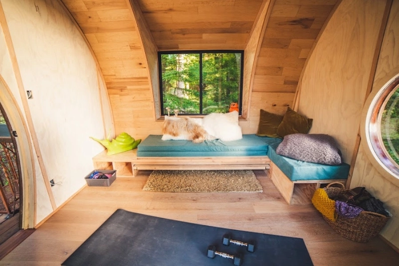 This Treehouse Uses Ceramic Dinner Plate for Roof Shingles