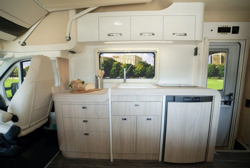 Wingamm Oasis 540 Micro Class RV Sleeps Family of Four