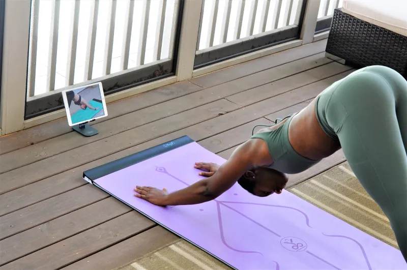 This smart mat will teach you yoga and also improve your posture via Sensor Technology