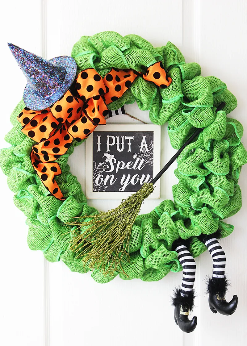 10+ Witch Wreath Idea For Halloween Décor