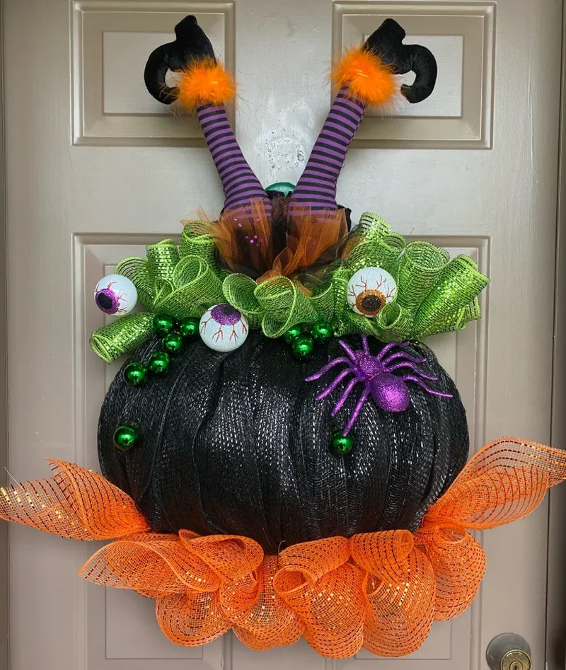 10+ Witch Wreath Idea For Halloween Décor