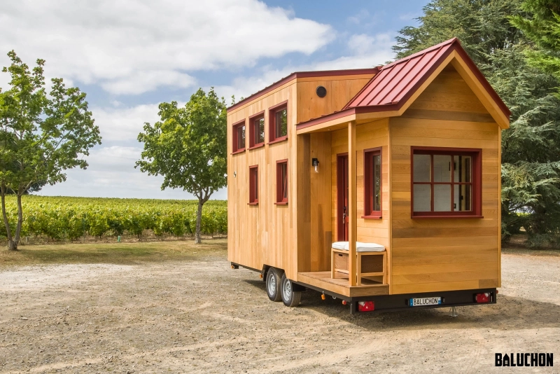 Baluchon Builds Tiny House Farniente with Small Porch