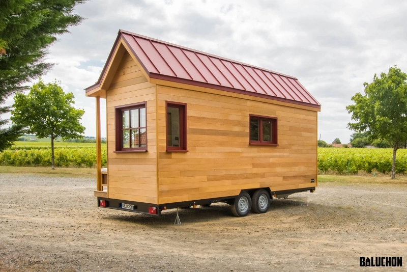 Baluchon Builds Tiny House Farniente with Small Porch