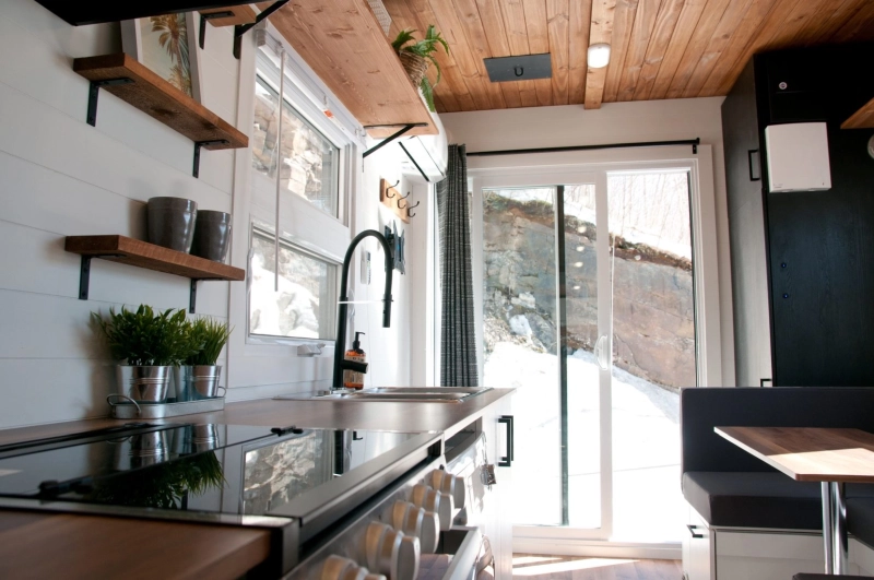 Minimaliste Launches Compact & Off-Grid Nomad Tiny House