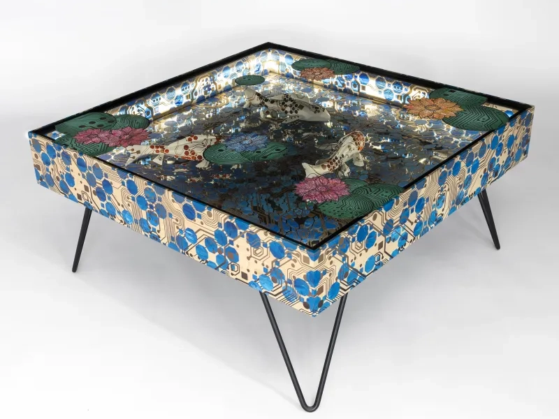 Near-Infinite Table Explores Mirror Effect