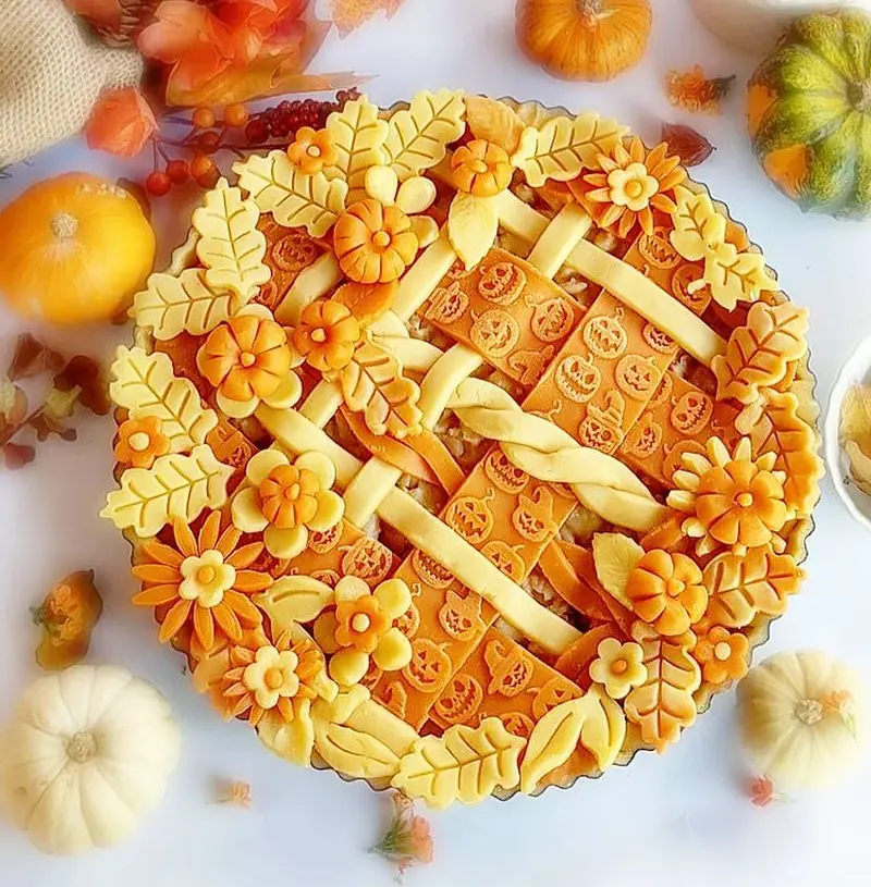 Jack-O-Lantern pie crust and leaves flowers 