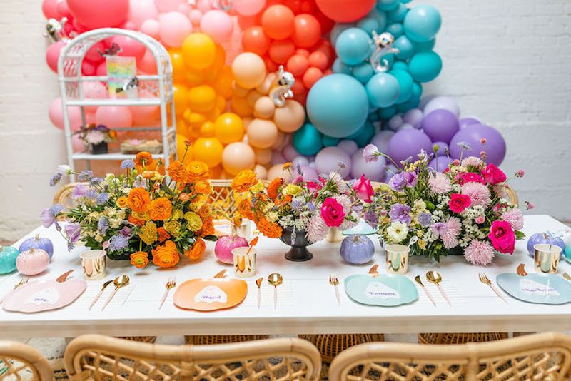 Set up Pastel Table Décor with flowers 