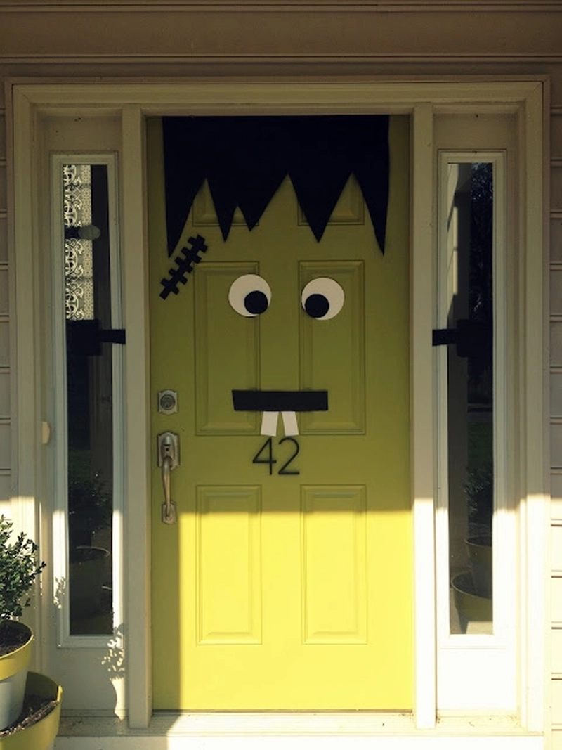 10+ DIY Halloween Front Door Decorations You'll Love