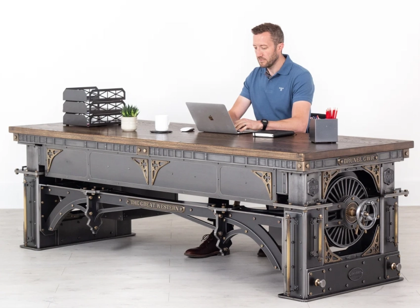 Great Western Desk by Steel Vintage Features a built-in Electric Lifting Mechanism