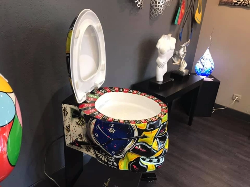 https://cdn.homecrux.com/wp-content/uploads/2021/10/Water-Throne-smart-skull-toilet_6.webp