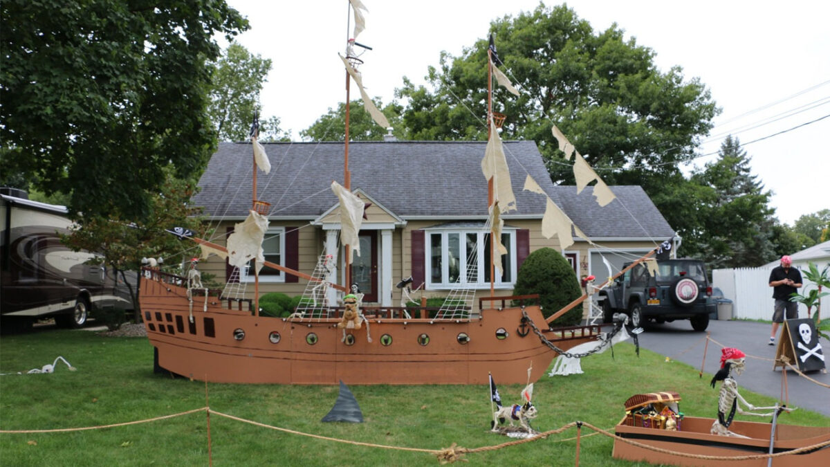 30 Best Halloween Yard Display Ideas to Try in 2024