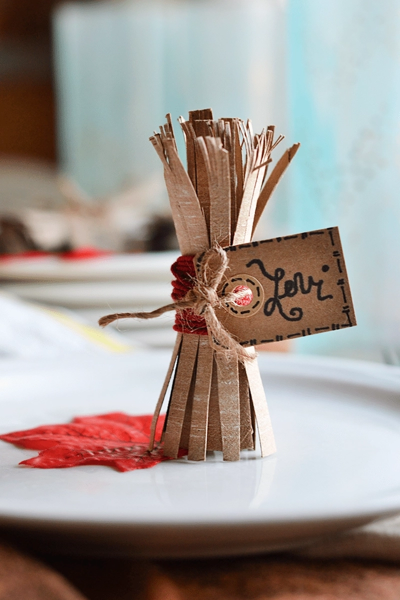 DIY Toilet Tube Haystack Place Cards for Thanksgiving 