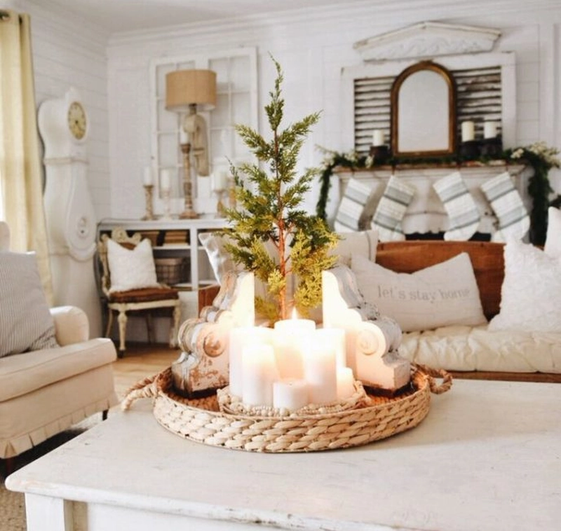 https://cdn.homecrux.com/wp-content/uploads/2021/11/Simple-Christmas-Centerpiece-using-Pillar-Candles.webp