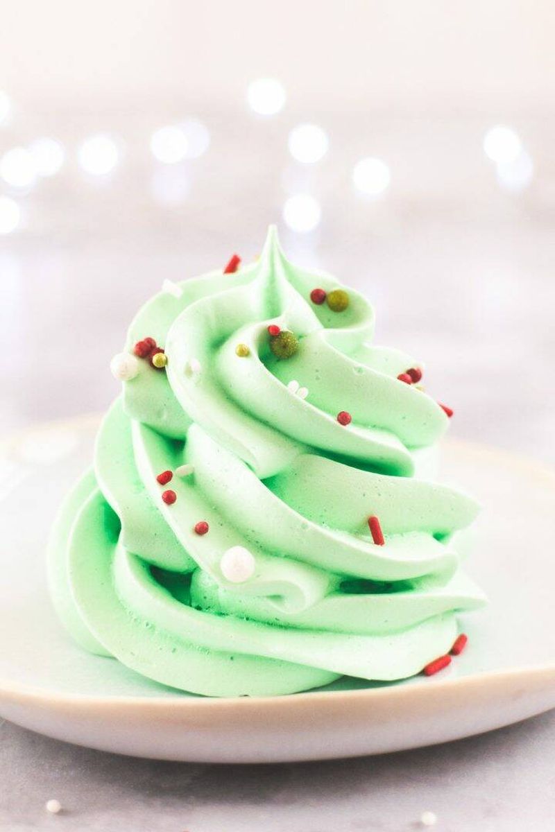 CHRISTMAS TREE MERINGUES