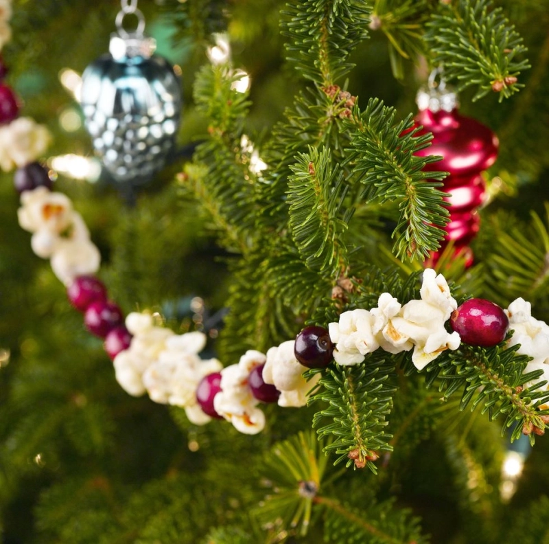 edible popcorn garland Christmas tree decoration