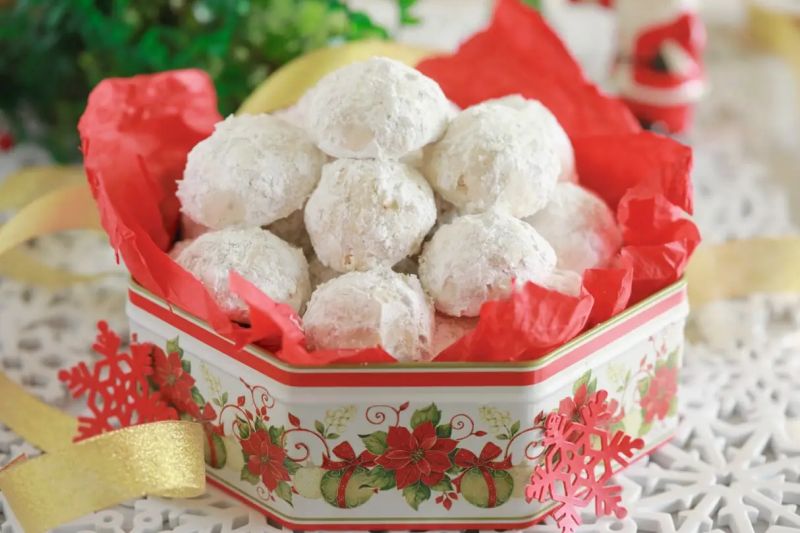 Classic Snowball Cookie for Christmas 