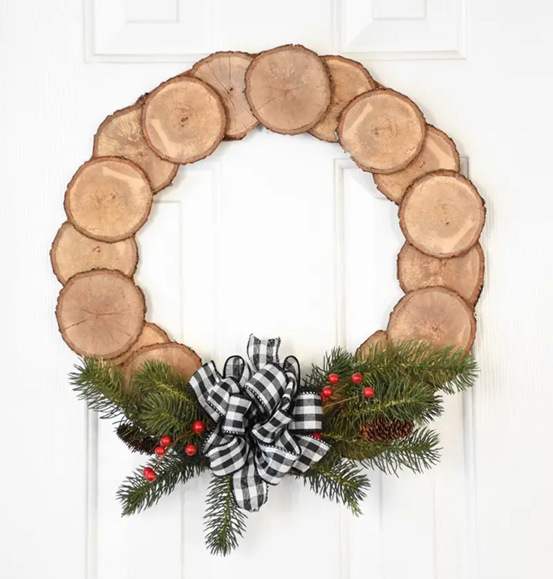 Wood Slice Wreath for Christmas 