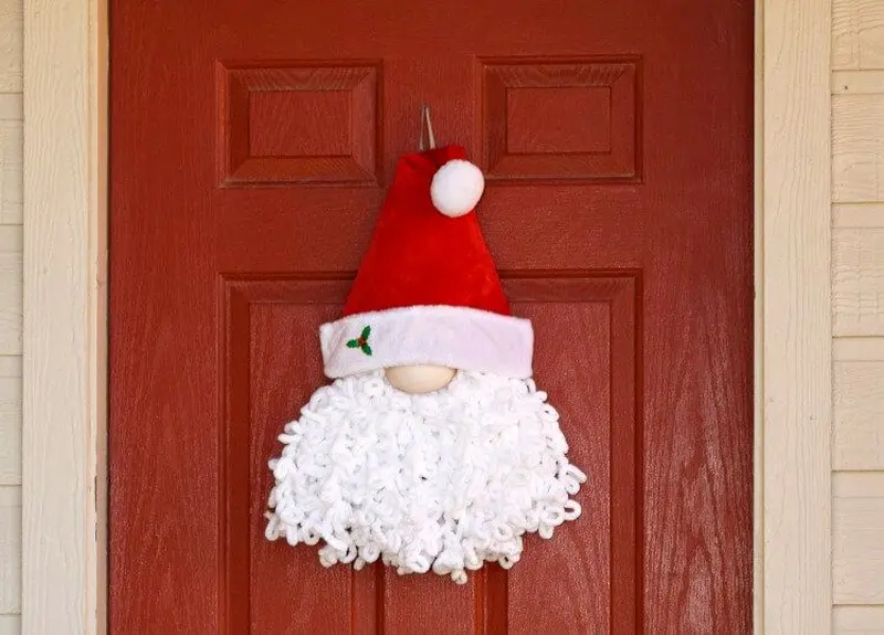 Loopy Yarn Santa Wreath