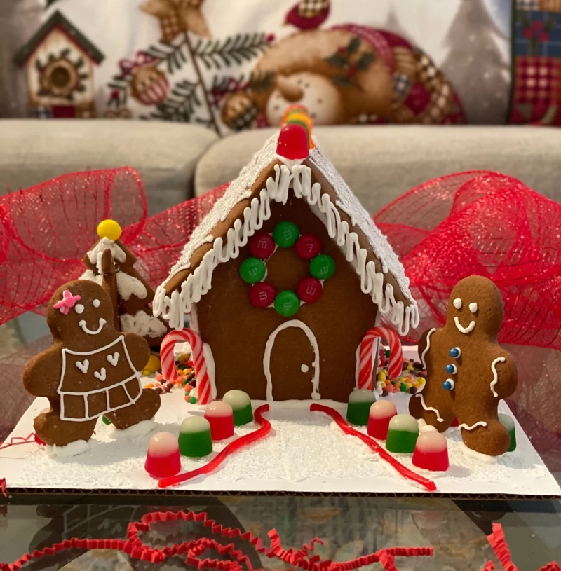 Gingerbread House Kit for Christmas_105