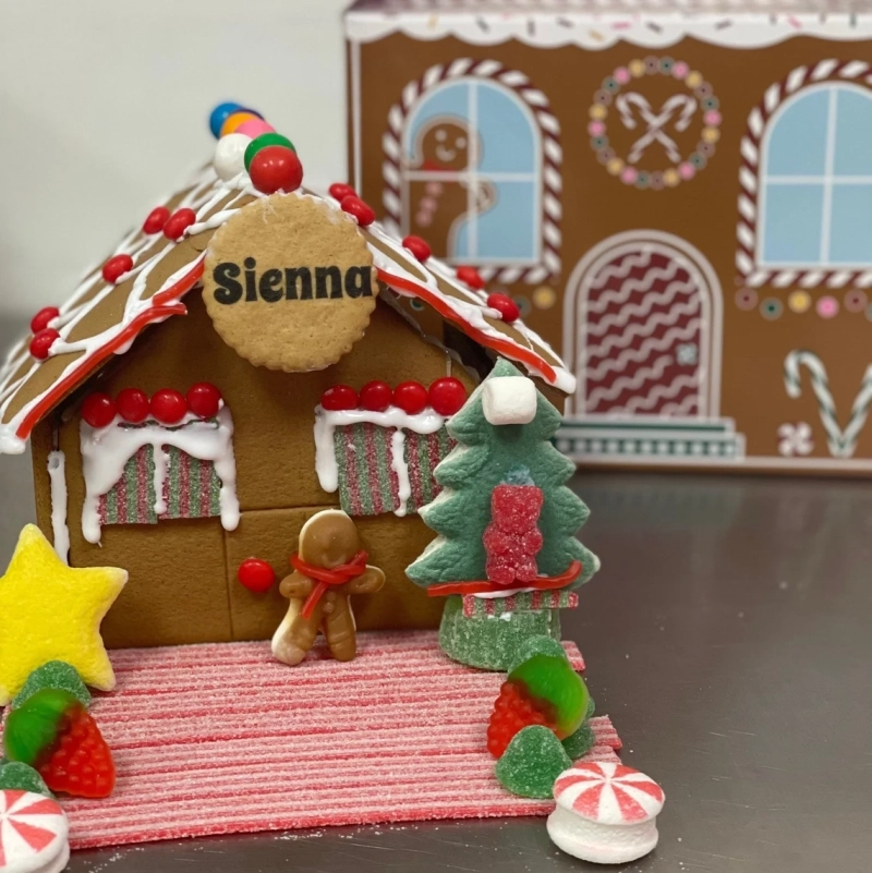 Gingerbread House Kit_Candy with Twist Christmas