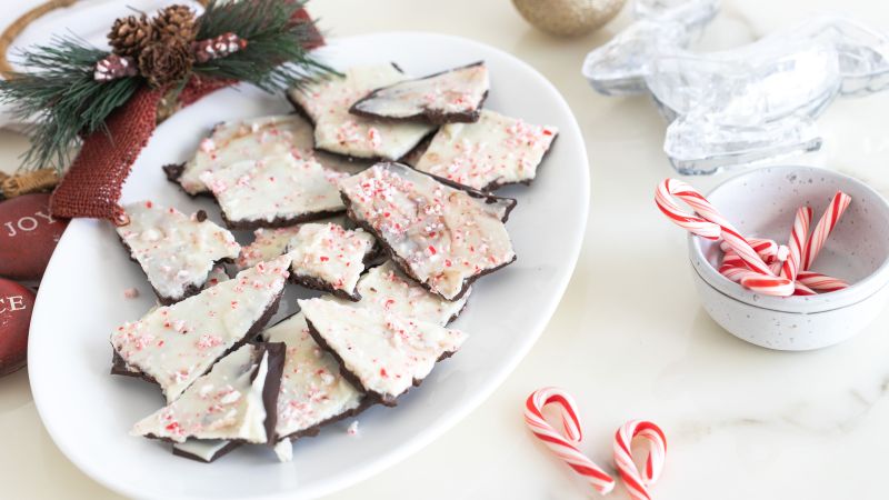 Classic Peppermint Bark as DIY Edible Gift for Christmas 