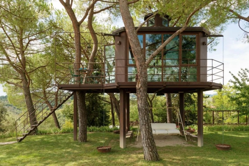 Picturesque Treehouse in Italy