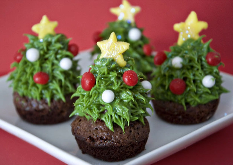 Strawberry Christmas Tree Brownie Bites