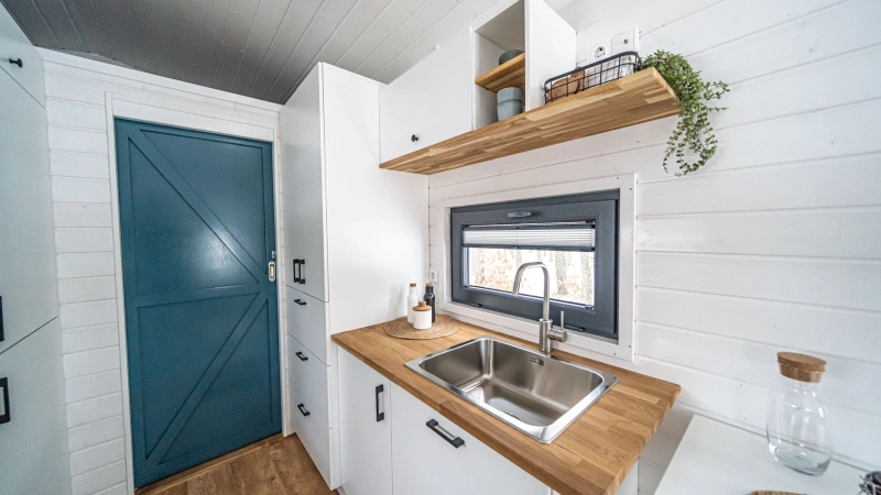 This Tiny House Uses Modular Furniture to Make Most Out of its Single Floor