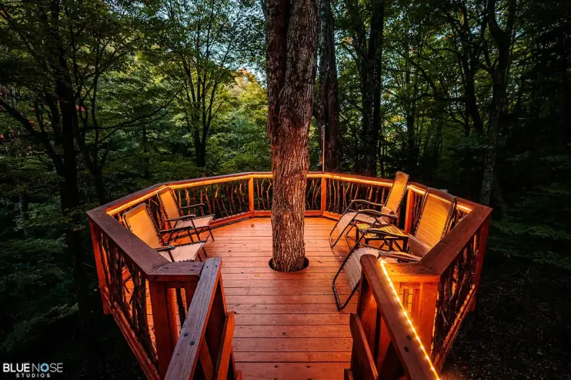 This Two Story Treehouse is a Dreamy Getaway for Couples in New York